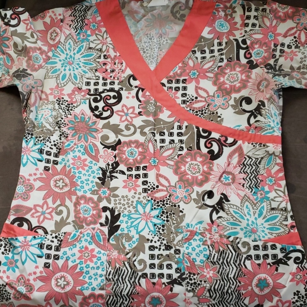 Scrub top
